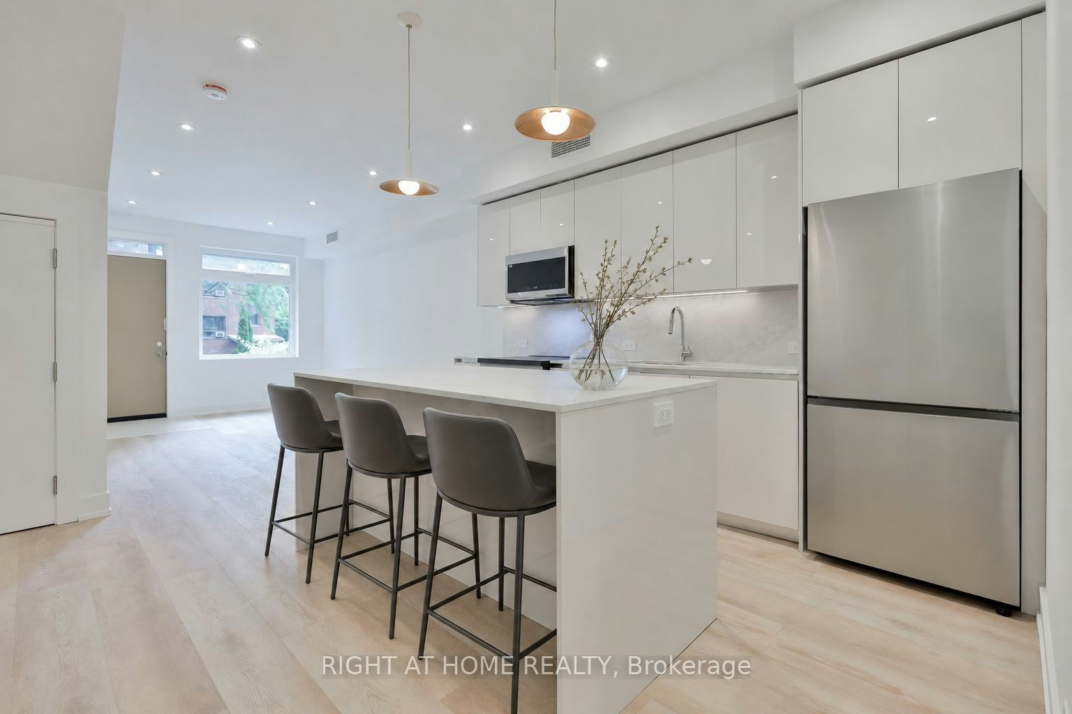 1-Main Floor-266 Indian Grove, Toronto, ON, M6P 2H5 - 4
