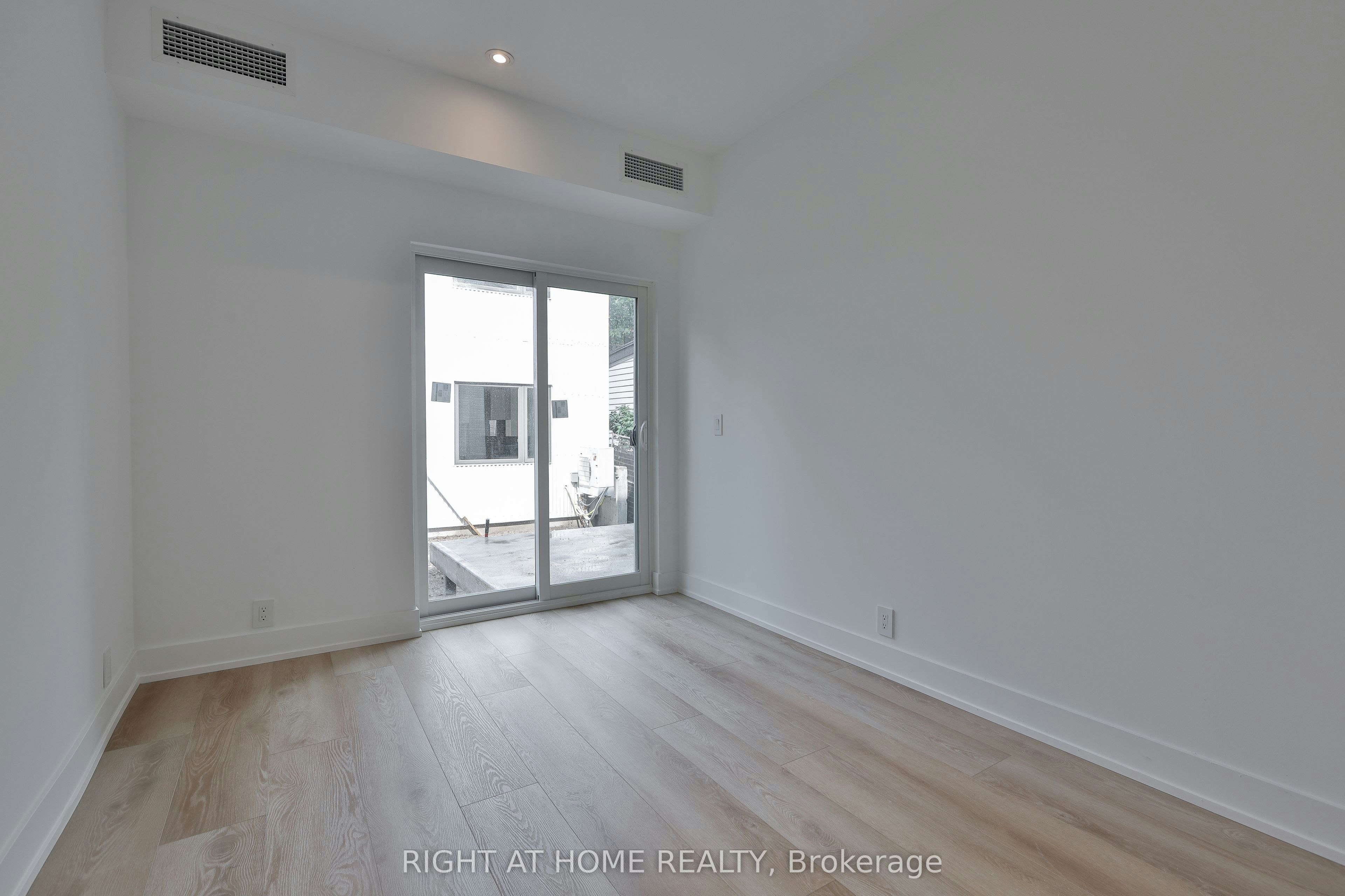 1-Main Floor-266 Indian Grove, Toronto, ON, M6P 2H5 - 10