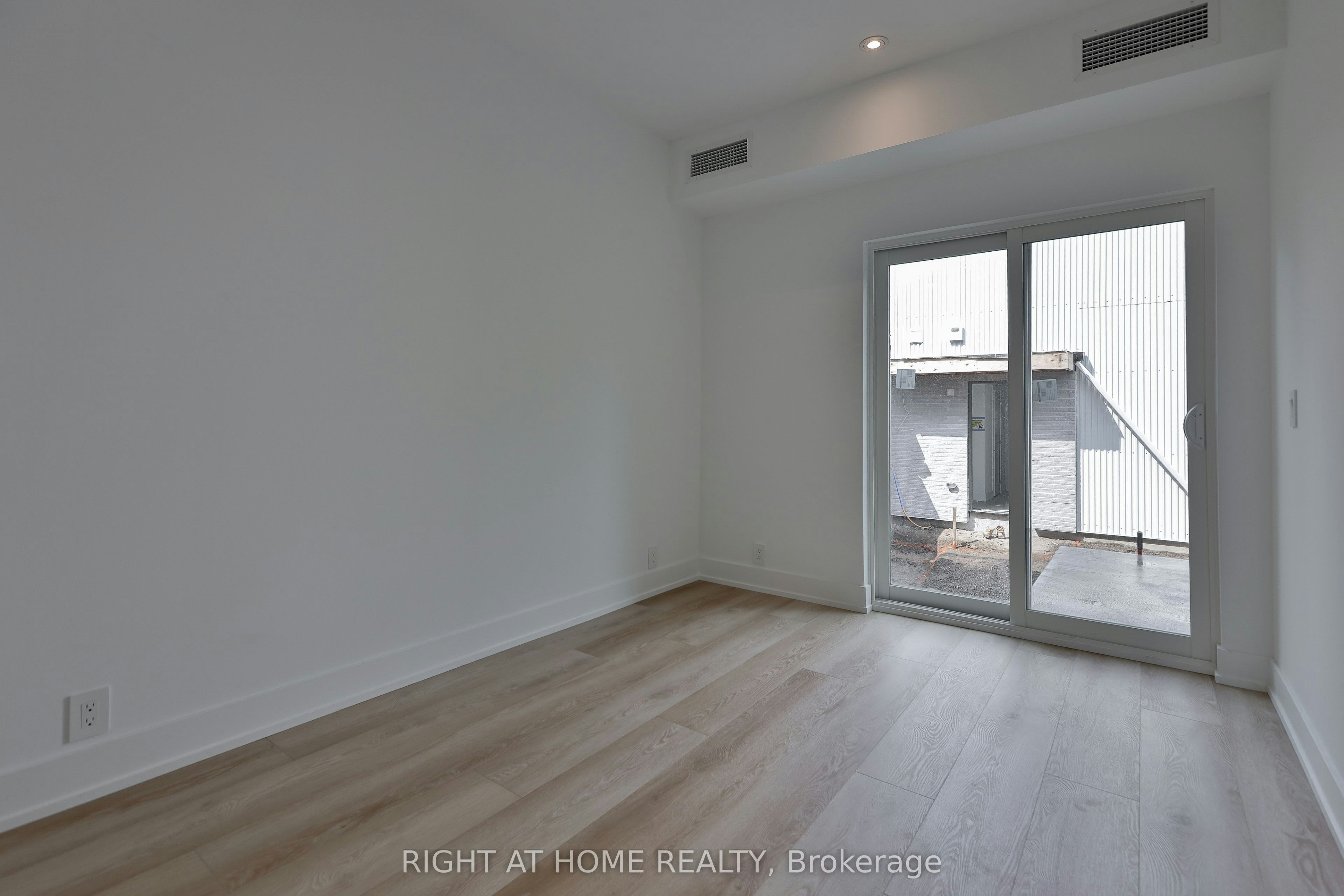 1-Main Floor-266 Indian Grove, Toronto, ON, M6P 2H5 - 11