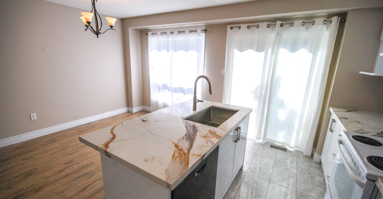 610 Angela Court, Burlington, ON, L7L 7A4 - 9