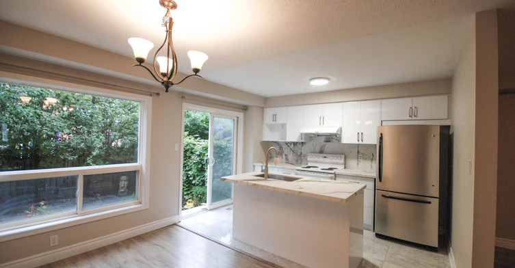 610 Angela Court, Burlington, ON, L7L 7A4 - 4