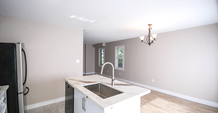 610 Angela Court, Burlington, ON, L7L 7A4 - 8