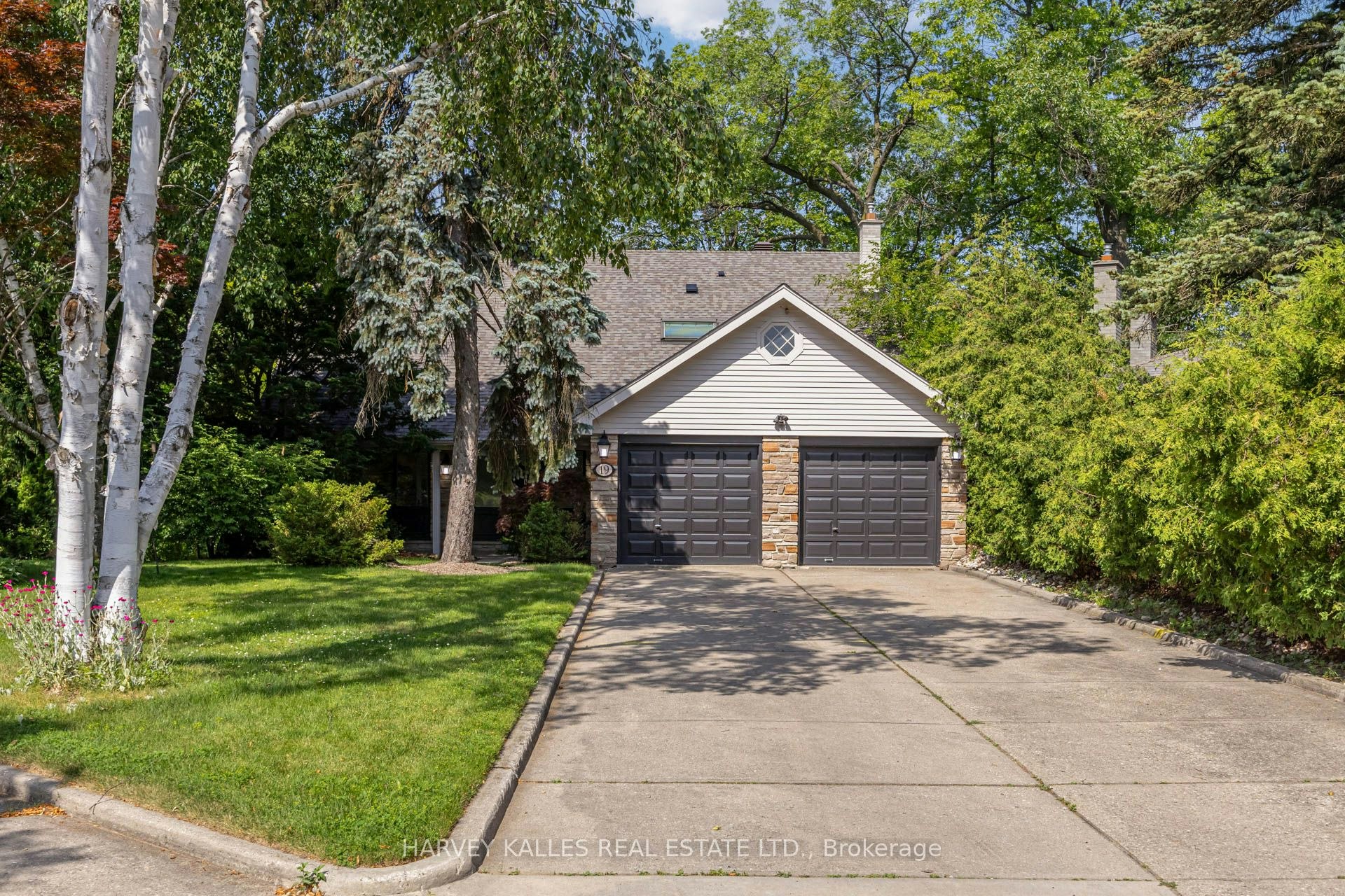 19 Ridgegate Crescent, Toronto, ON, M8Y 2C9