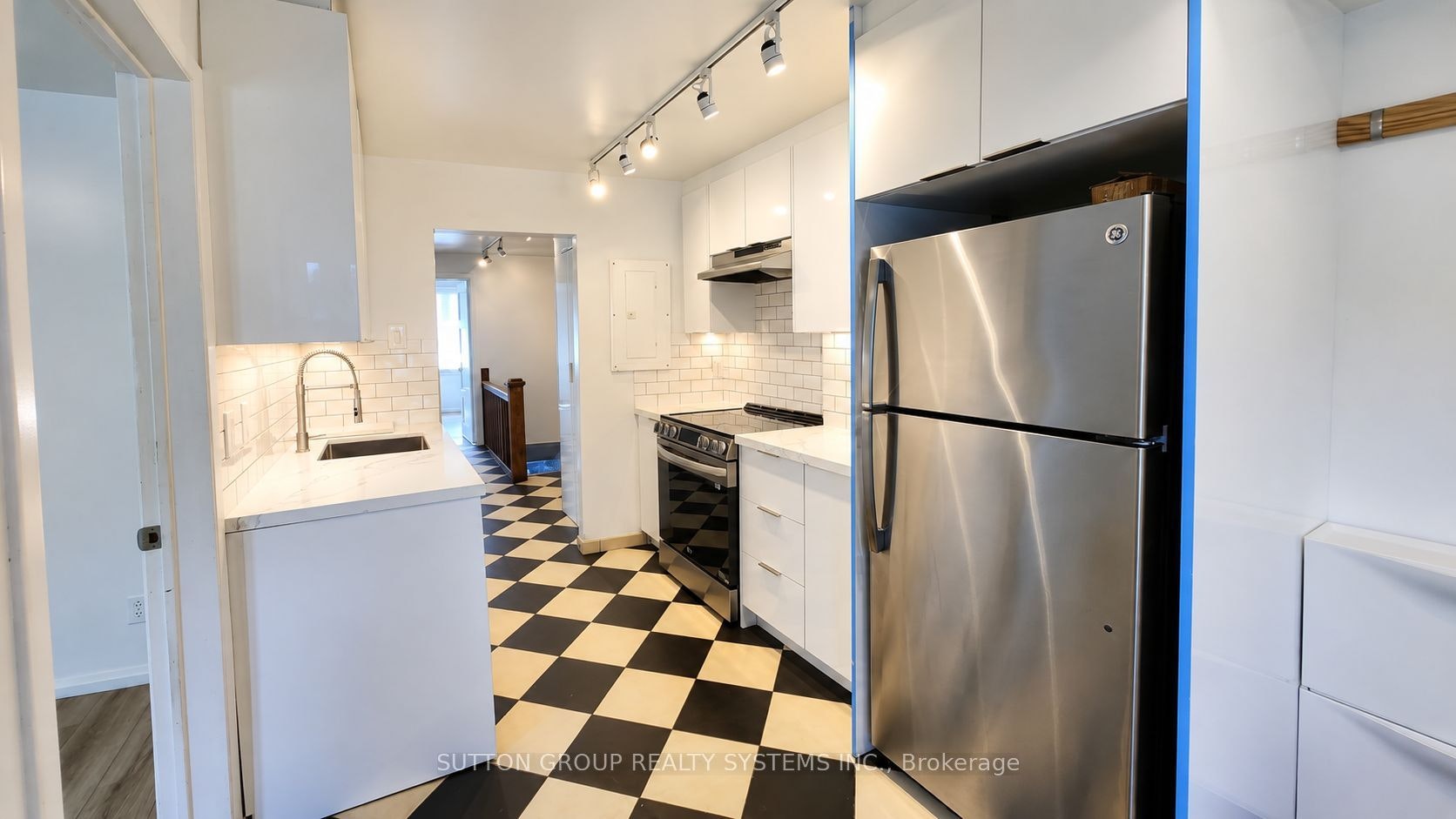 2nd Floor-616 Rogers Road, Toronto, ON, M6M 1B8 - 2