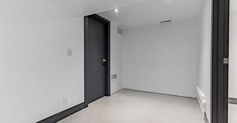 Lower-18 Sunnybrae Crescent, Toronto, ON, M6W 4W5 - 8