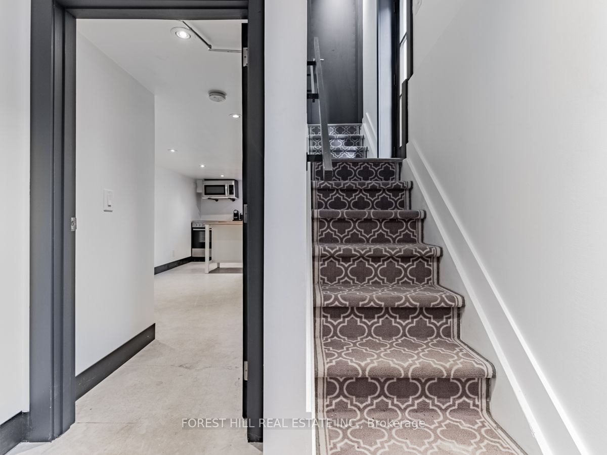 Lower-18 Sunnybrae Crescent, Toronto, ON, M6W 4W5 - 4