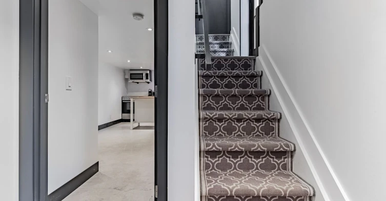 Lower-18 Sunnybrae Crescent, Toronto, ON, M6W 4W5 - 4