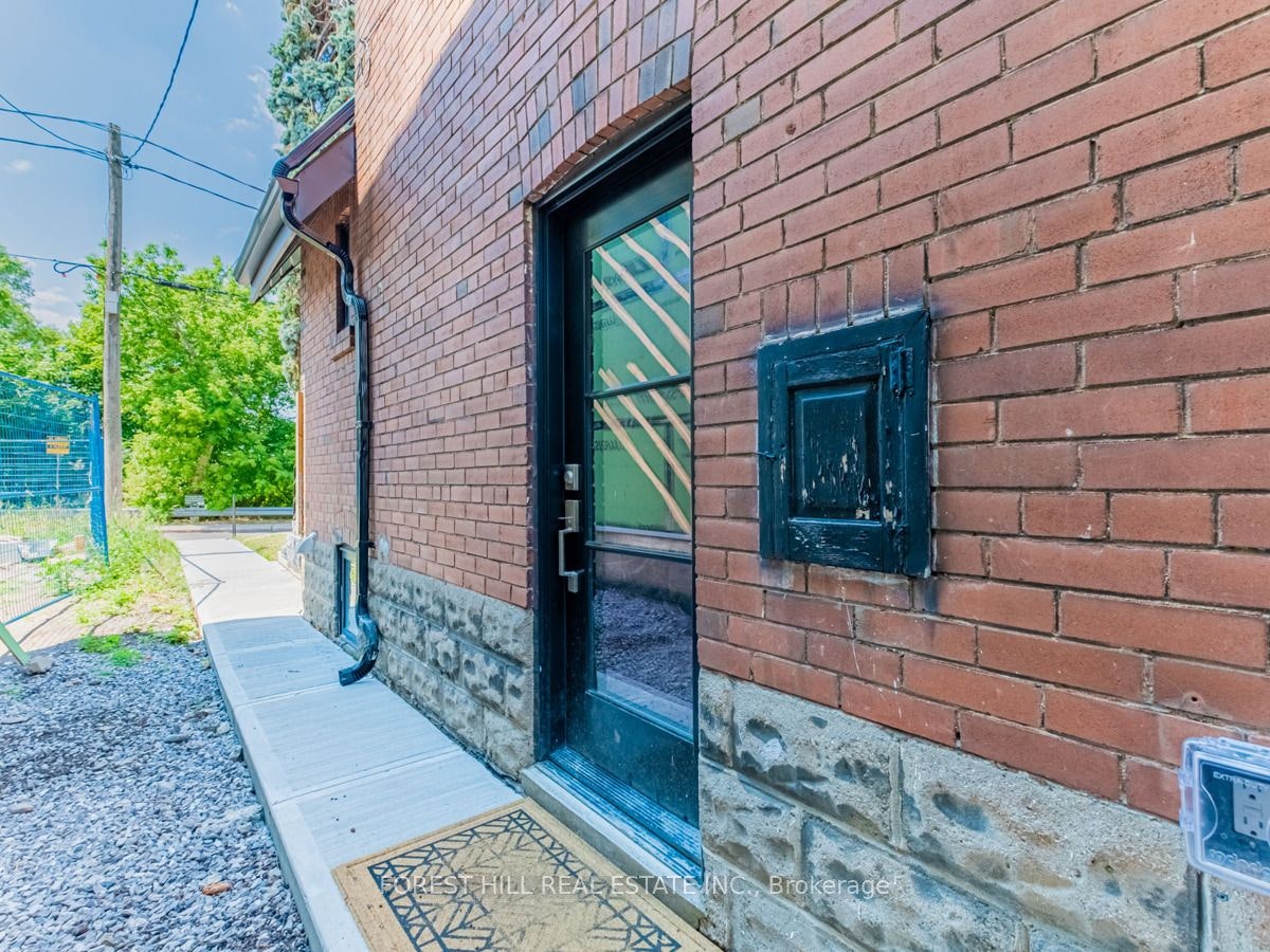 Lower-18 Sunnybrae Crescent, Toronto, ON, M6W 4W5 - 27