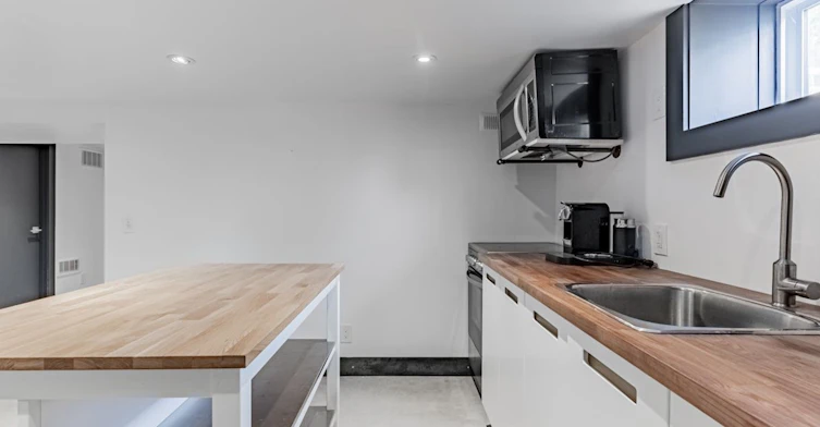 Lower-18 Sunnybrae Crescent, Toronto, ON, M6W 4W5 - 14