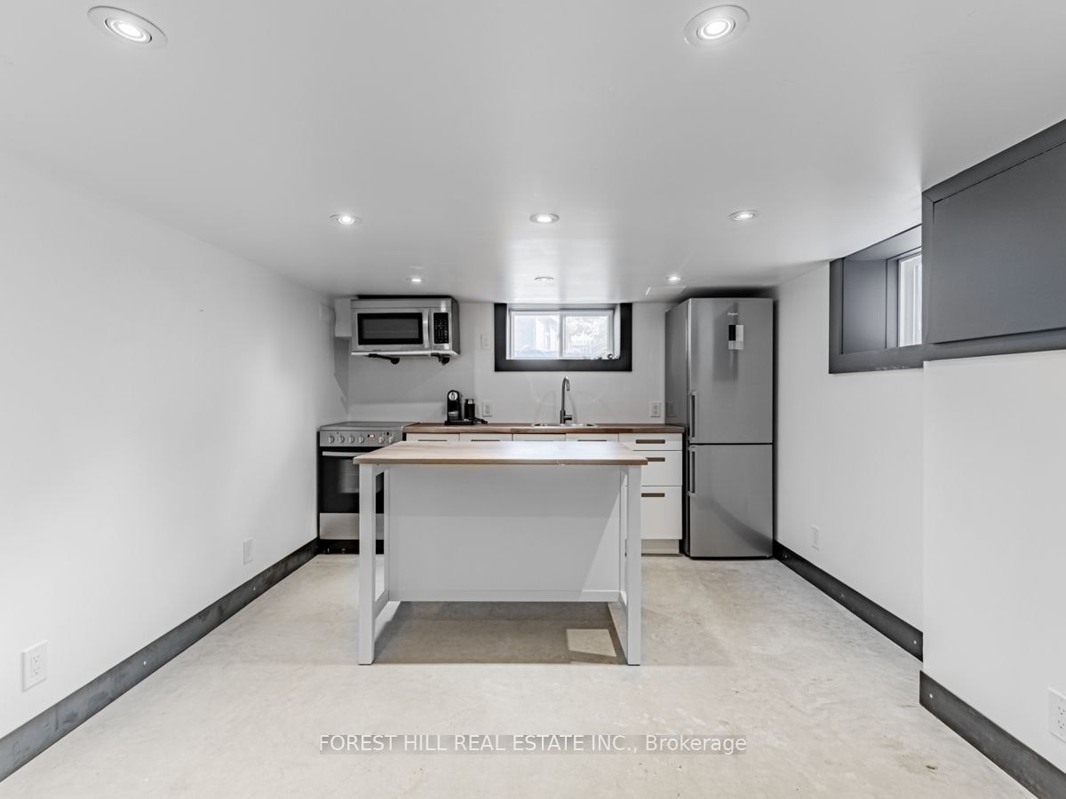 Lower-18 Sunnybrae Crescent, Toronto, ON, M6W 4W5 - 11
