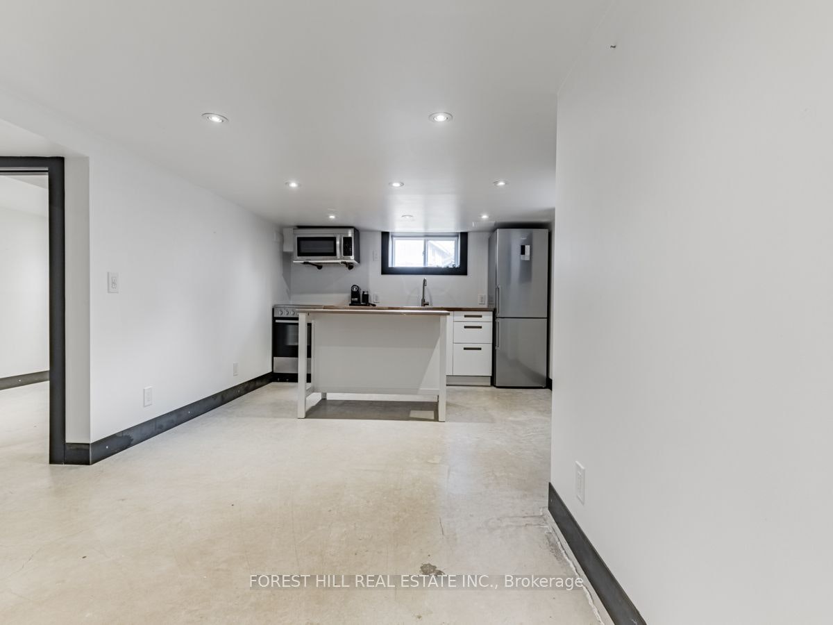 Lower-18 Sunnybrae Crescent, Toronto, ON, M6W 4W5 - 5