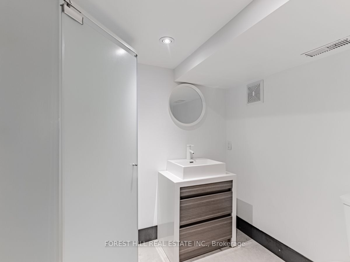 Lower-18 Sunnybrae Crescent, Toronto, ON, M6W 4W5 - 9