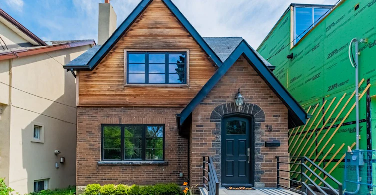 Lower-18 Sunnybrae Crescent, Toronto, ON, M6W 4W5 - 2