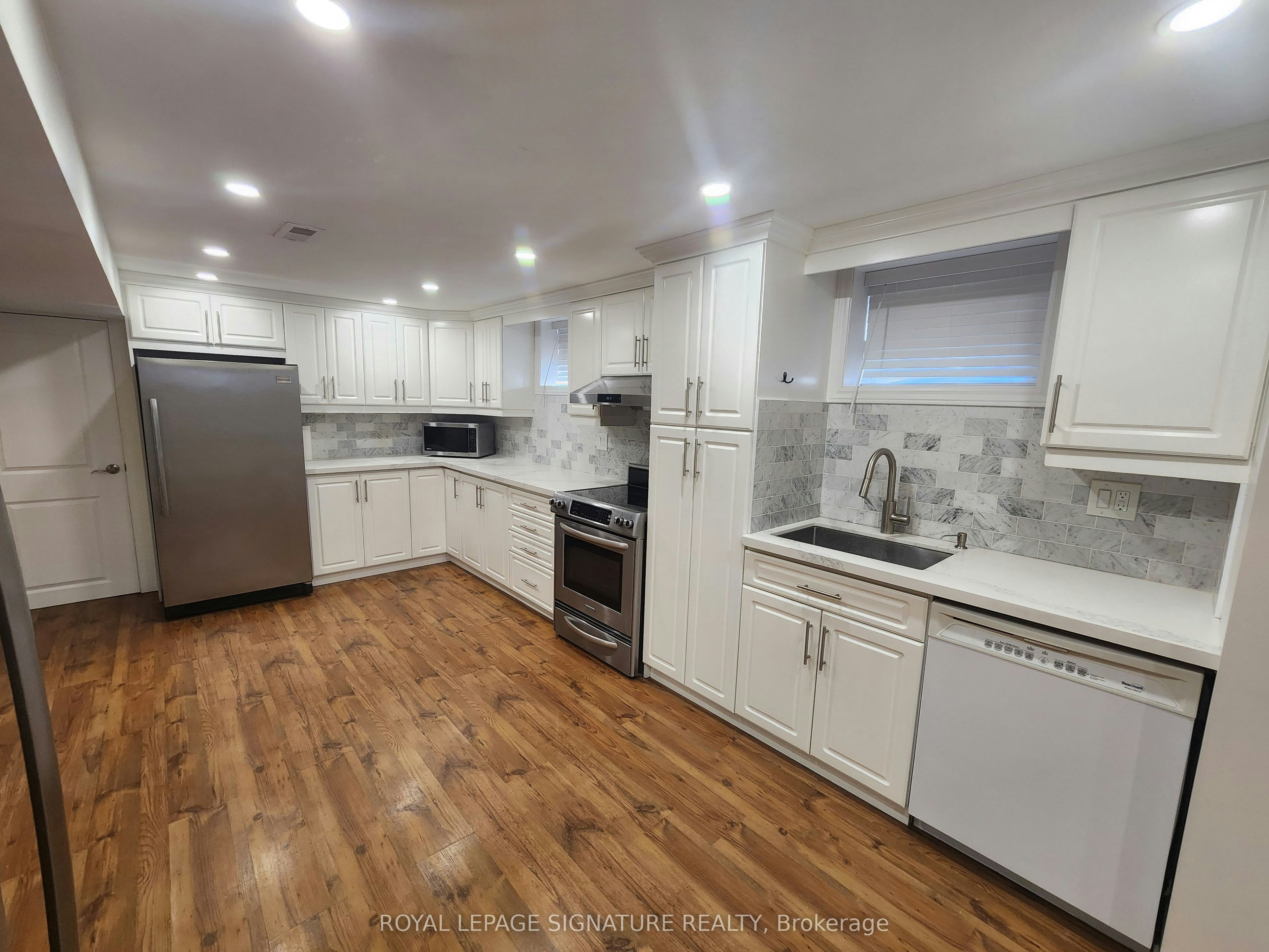 35 Summitcrest Drive, Toronto, ON, M9P 1H1 - 12