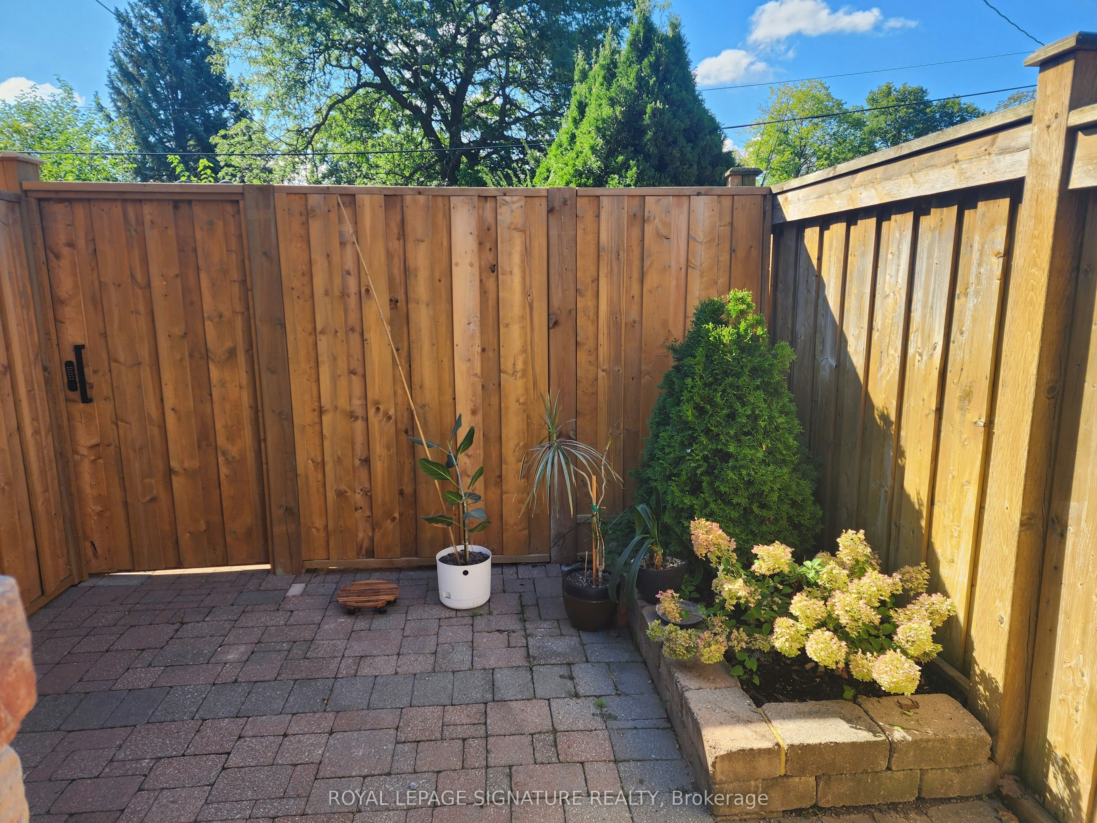 35 Summitcrest Drive, Toronto, ON, M9P 1H1 - 2