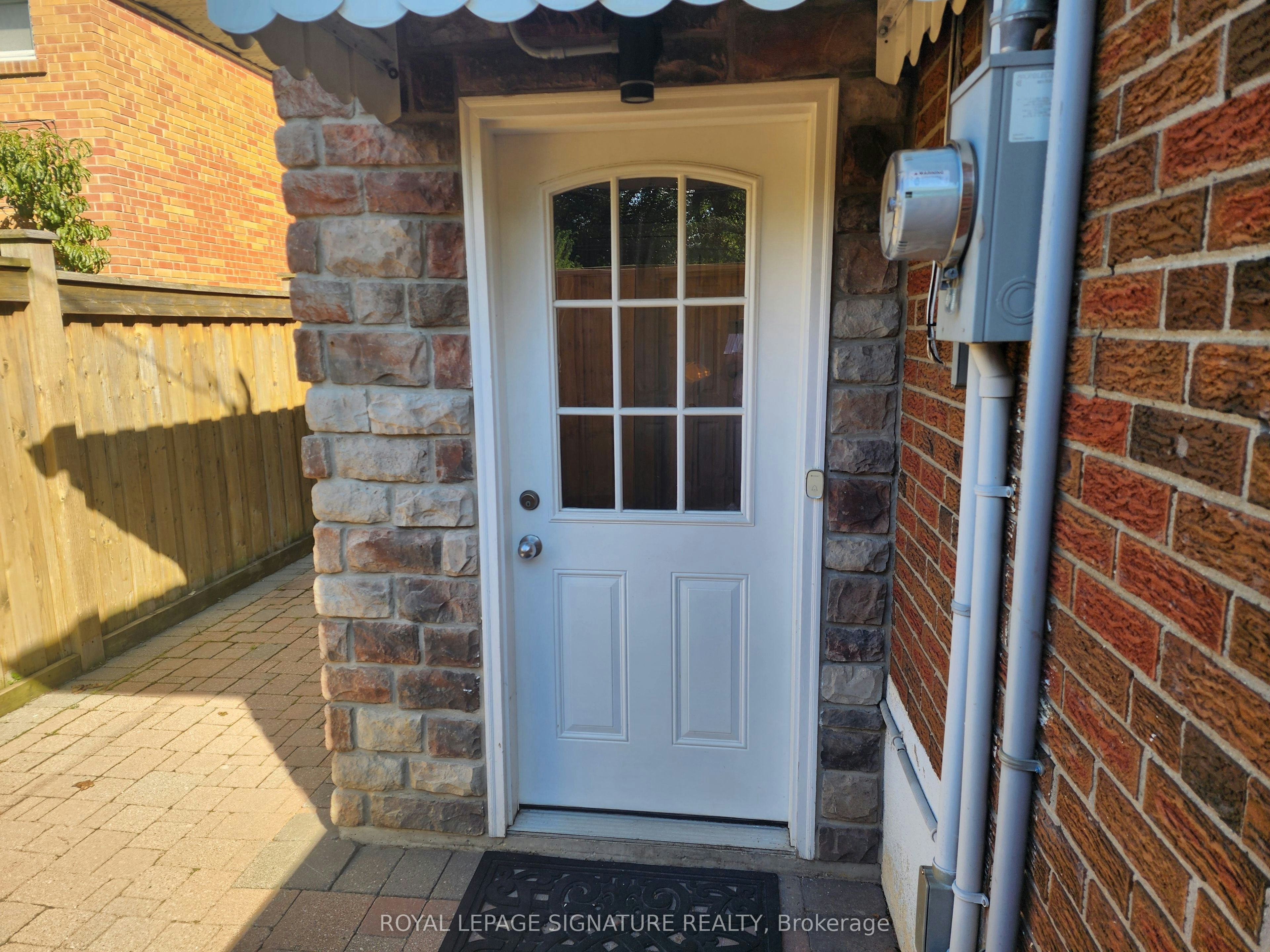 35 Summitcrest Drive, Toronto, ON, M9P 1H1 - 3