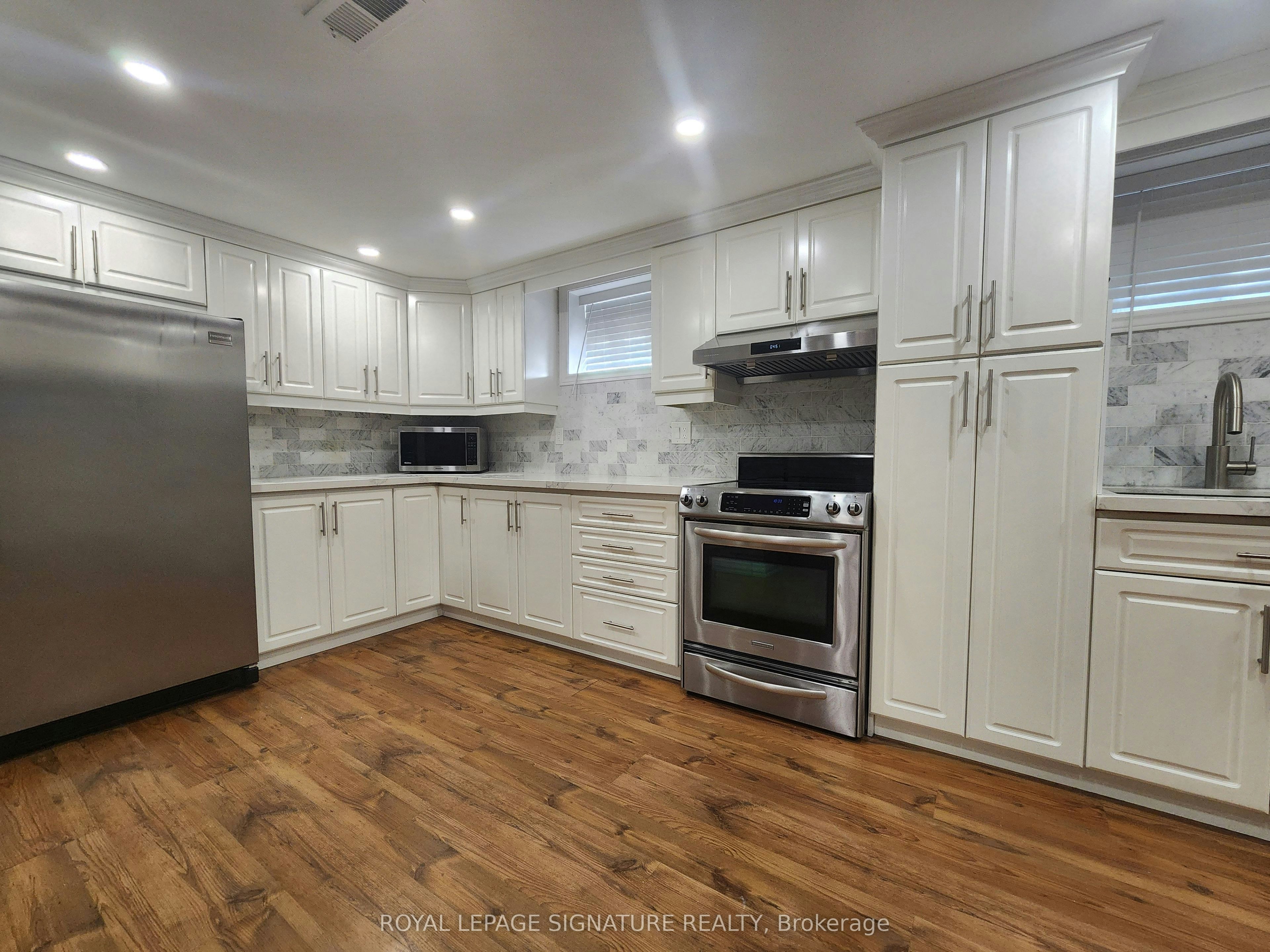 35 Summitcrest Drive, Toronto, ON, M9P 1H1 - 10