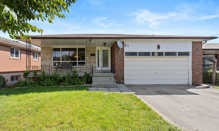 25 Apted Avenue