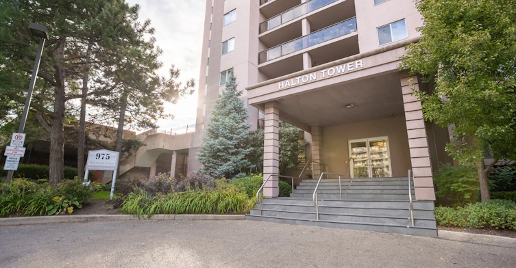 1608-975 Warwick Court, Burlington, ON, L7T 3Z7