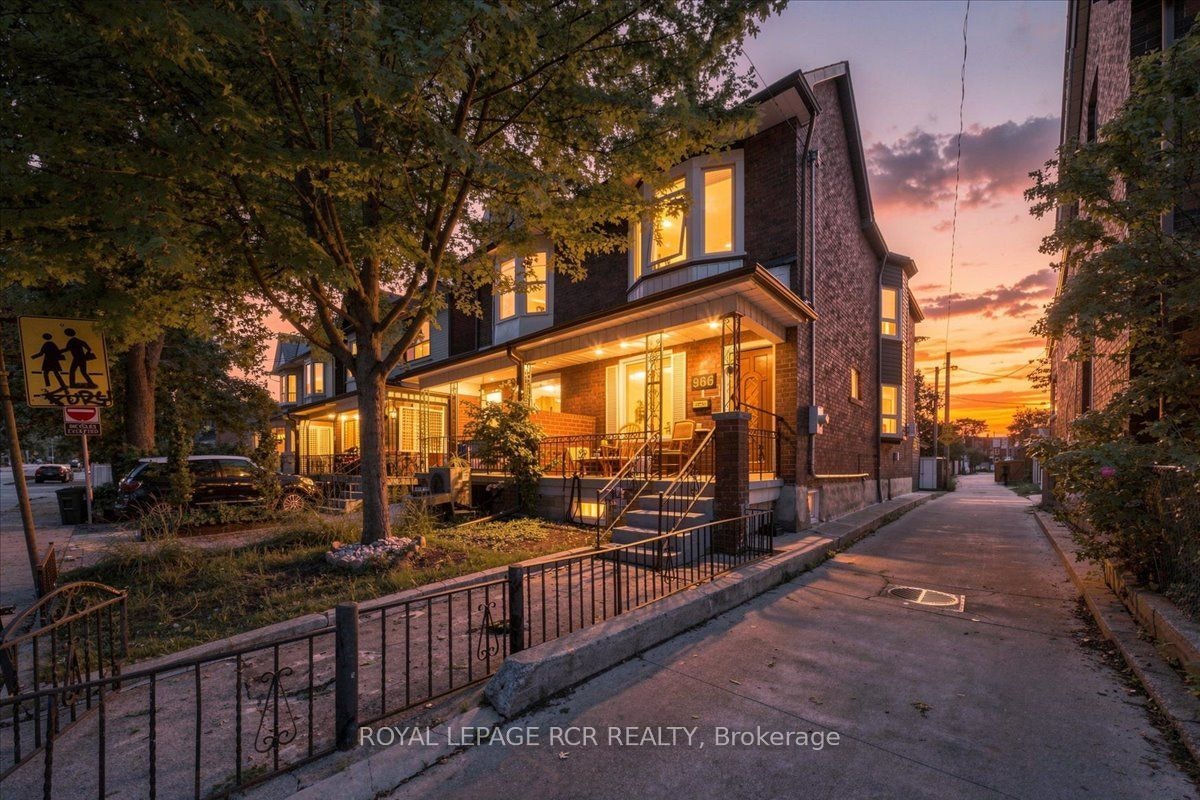966 Shaw Street, Toronto, ON, M6G 3M7