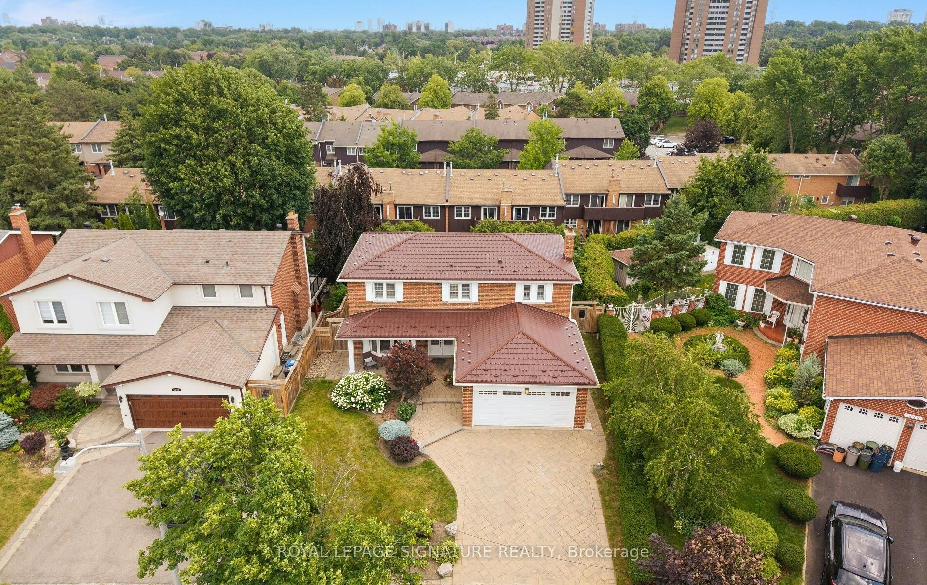 1892 Beechknoll Avenue, Mississauga, ON, L4W 2G3