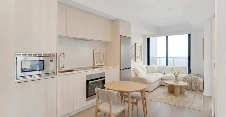 1015-86 Dundas Street E, Mississauga, ON, L5A 1W4 - 2