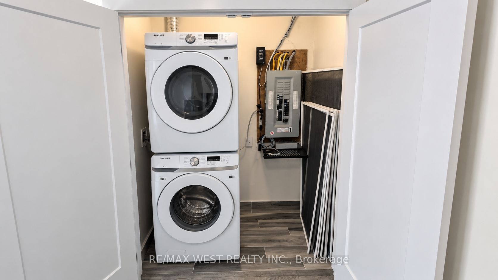 Main Floor-93 Hatherley Road, Toronto, ON, M6E 1W3 - 29
