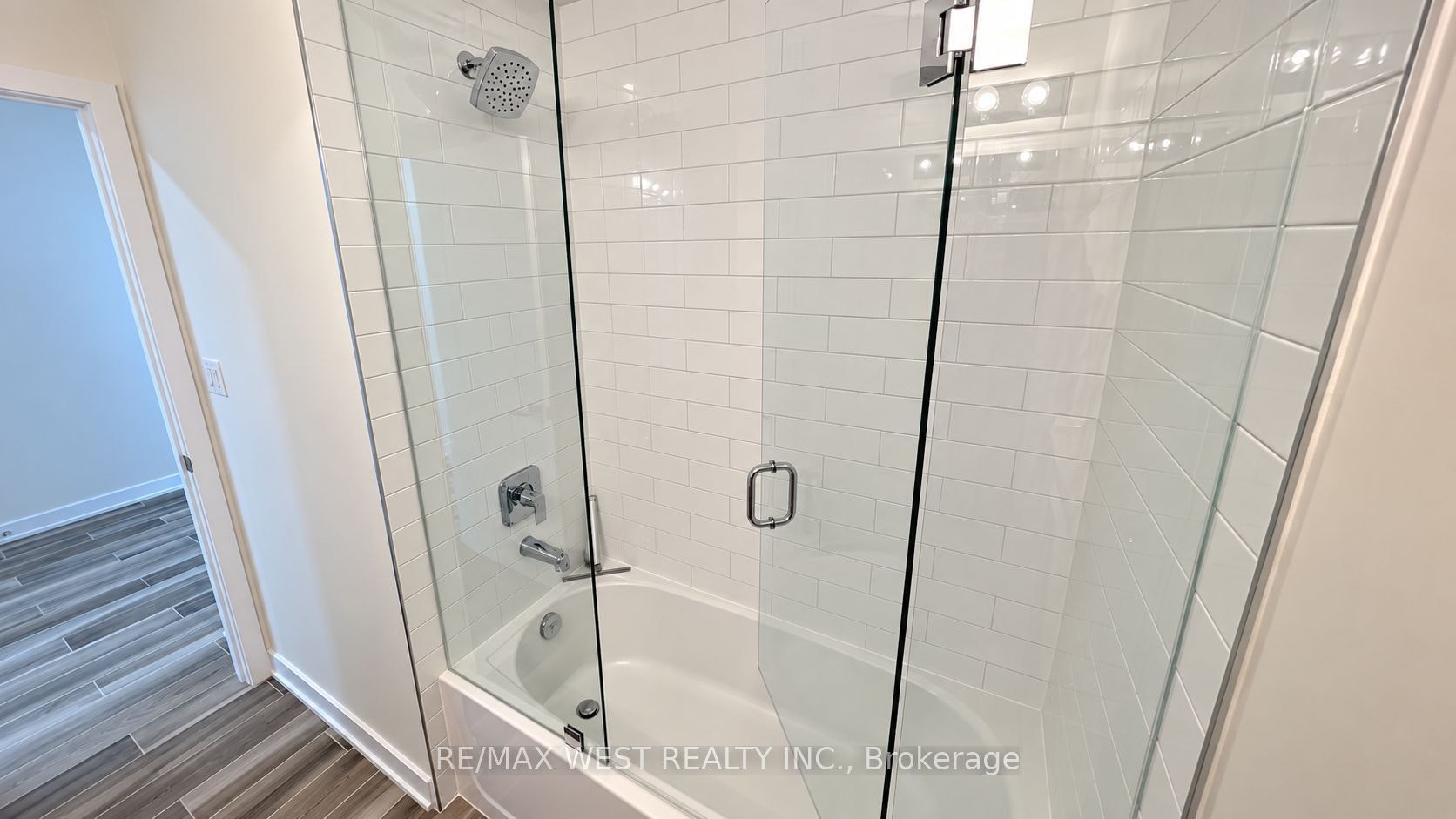 Main Floor-93 Hatherley Road, Toronto, ON, M6E 1W3 - 31