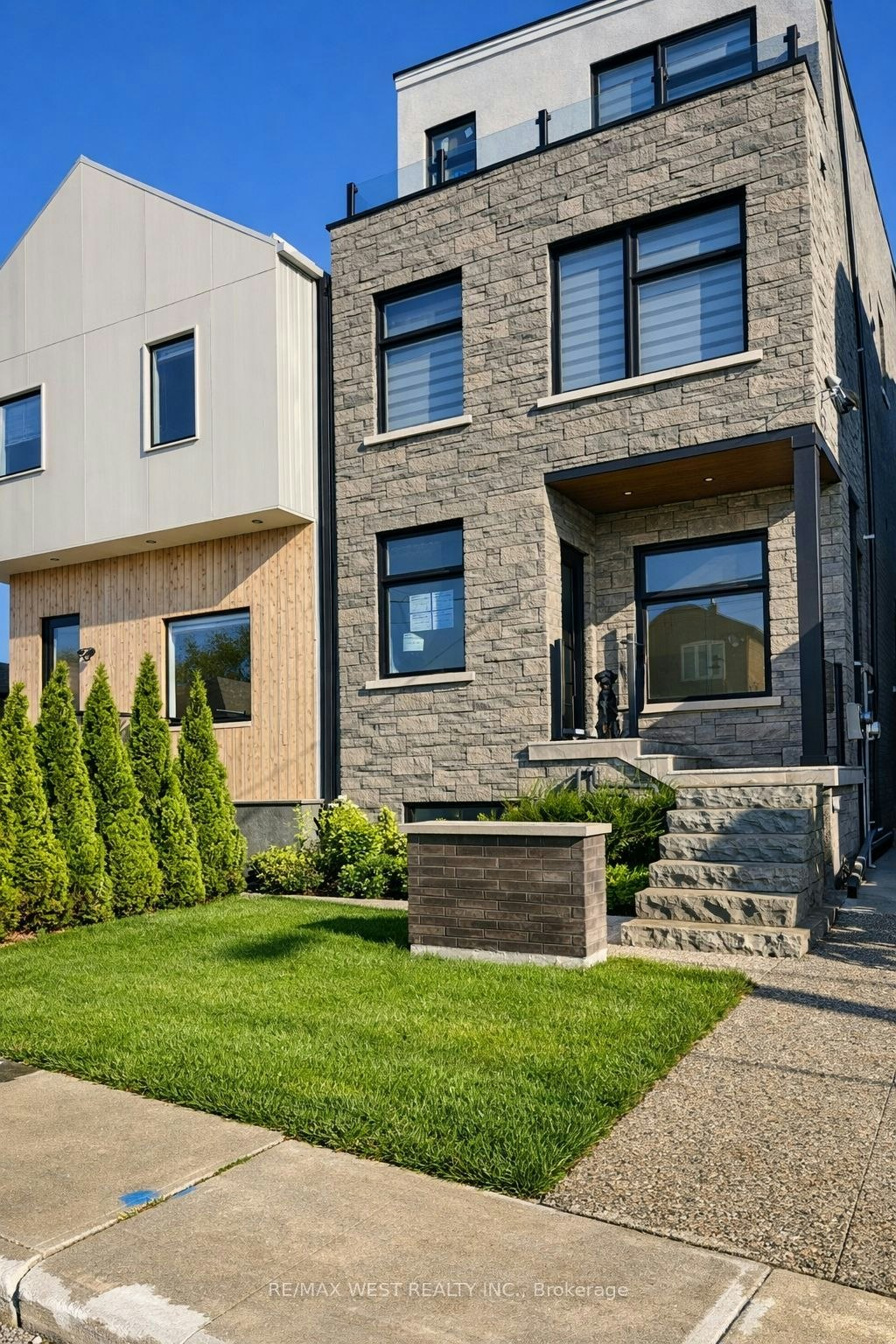 Main Floor-93 Hatherley Road, Toronto, ON, M6E 1W3 - 3
