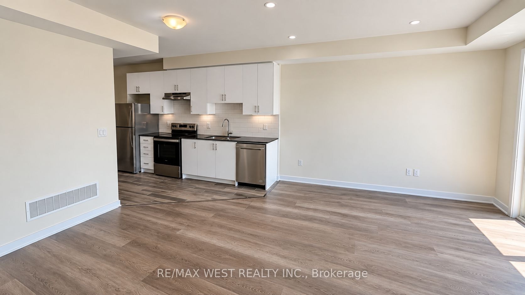 Main Floor-93 Hatherley Road, Toronto, ON, M6E 1W3 - 8