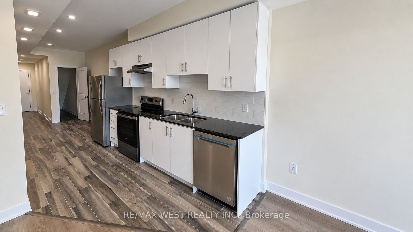 Main Floor-93 Hatherley Road, Toronto, ON, M6E 1W3 - 7