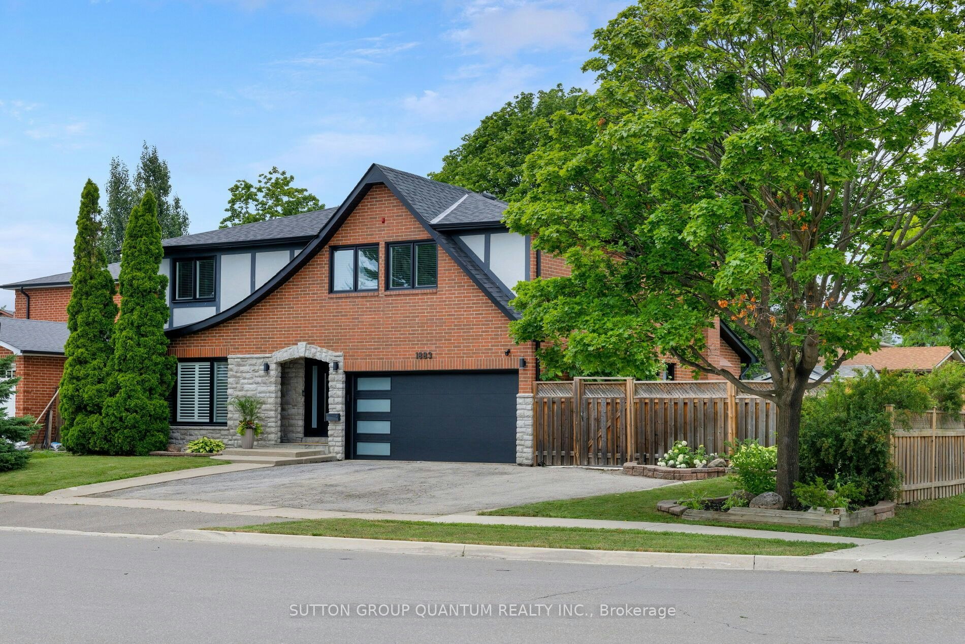 1883 Bough Beeches Boulevard, Mississauga, ON, L4W 2J8
