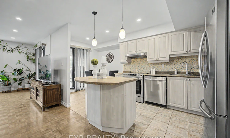 501-1000 Cedarglen Gate