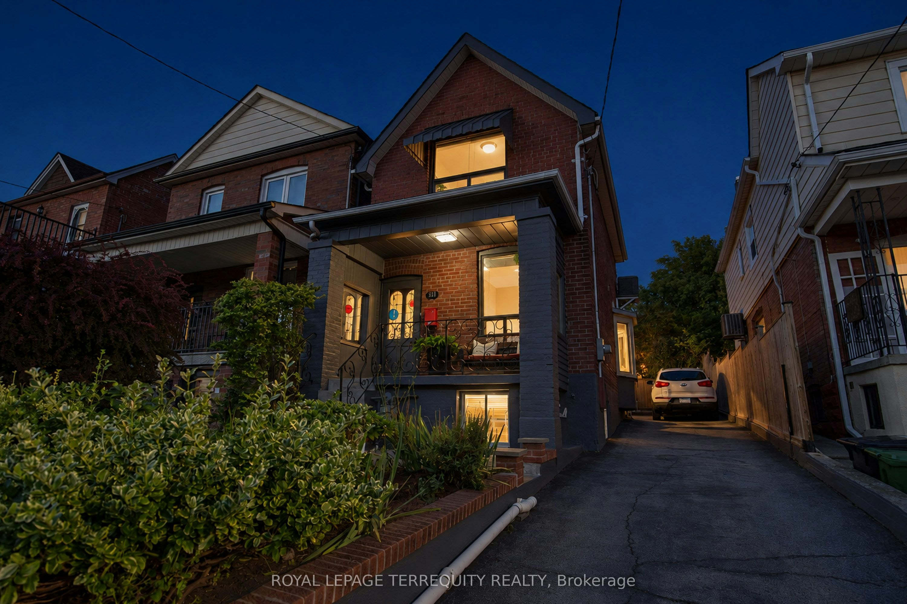 211 Blackthorn Avenue E, Toronto, ON, M6N 3H7