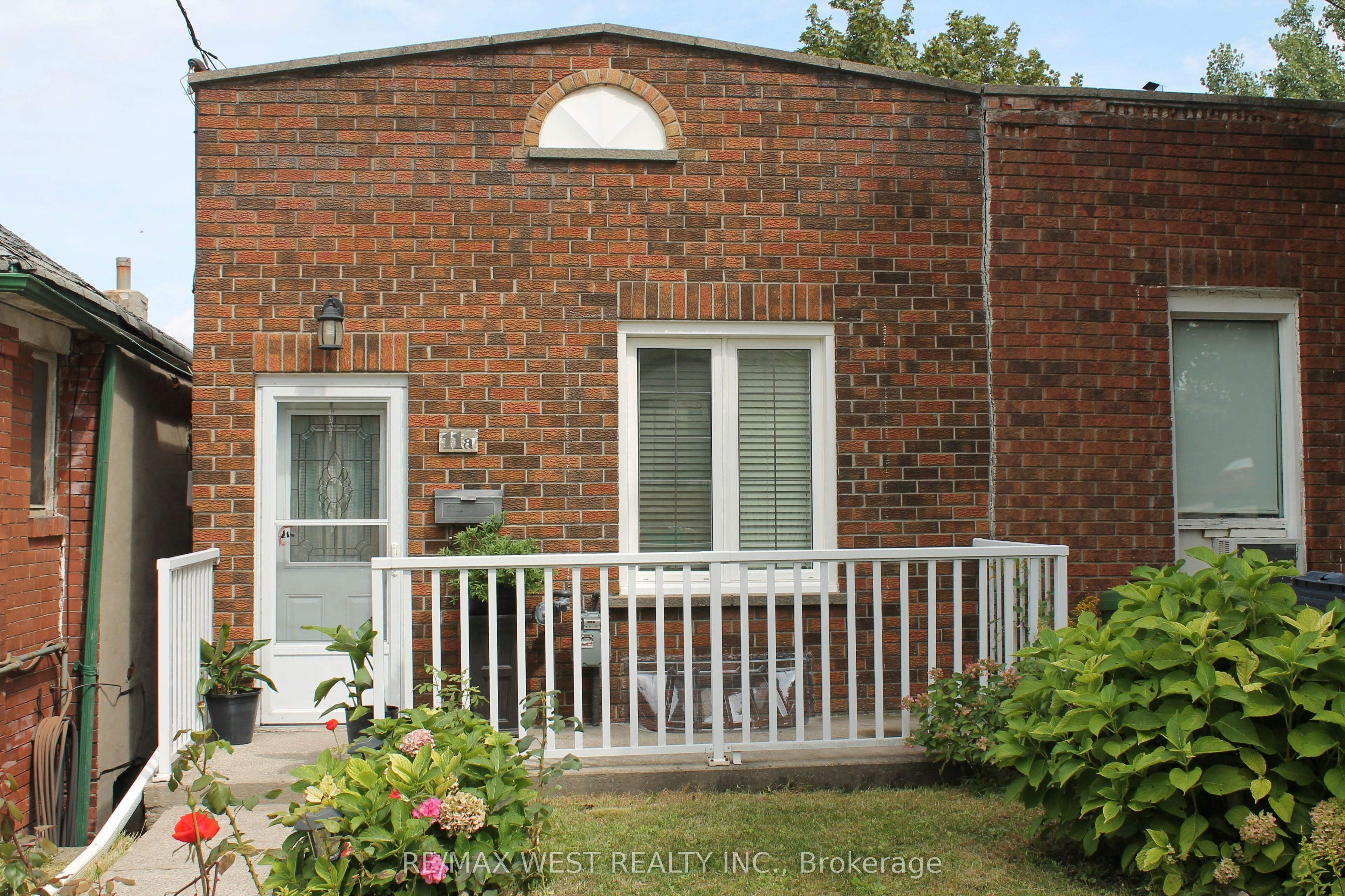 11A Woodcroft Crescent, Toronto, ON, M6E 1W7