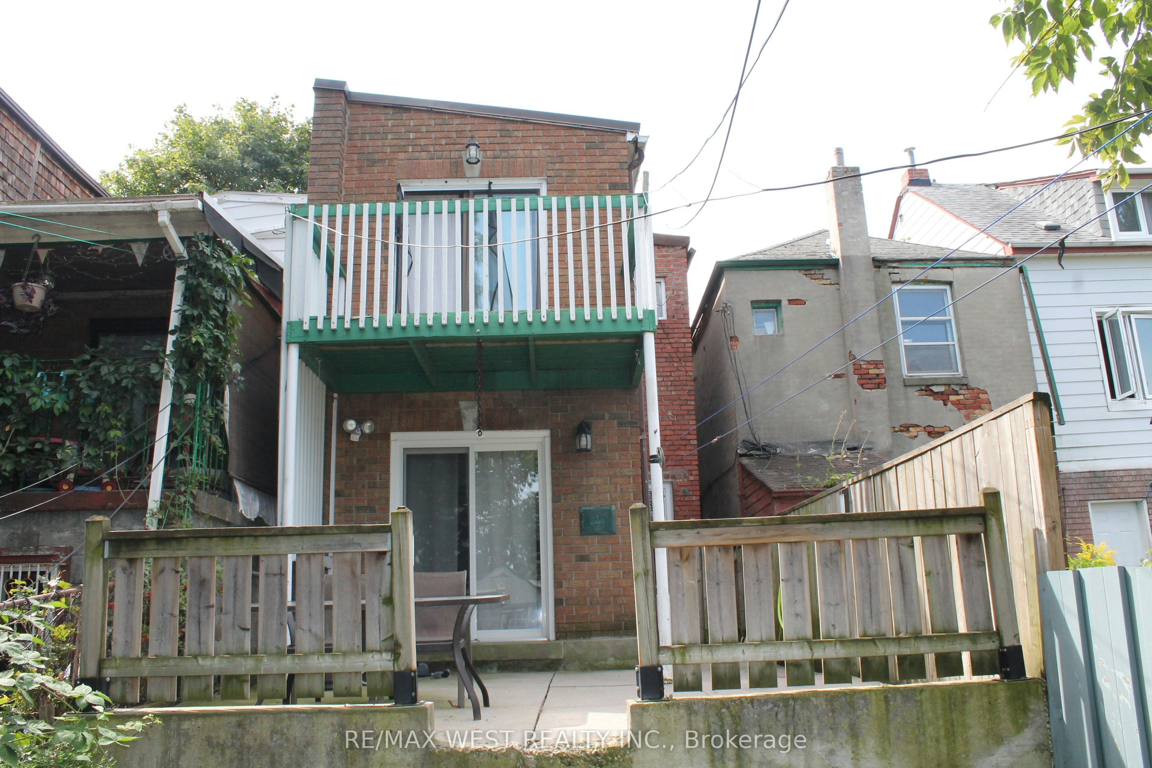 11A Woodcroft Crescent, Toronto, ON, M6E 1W7