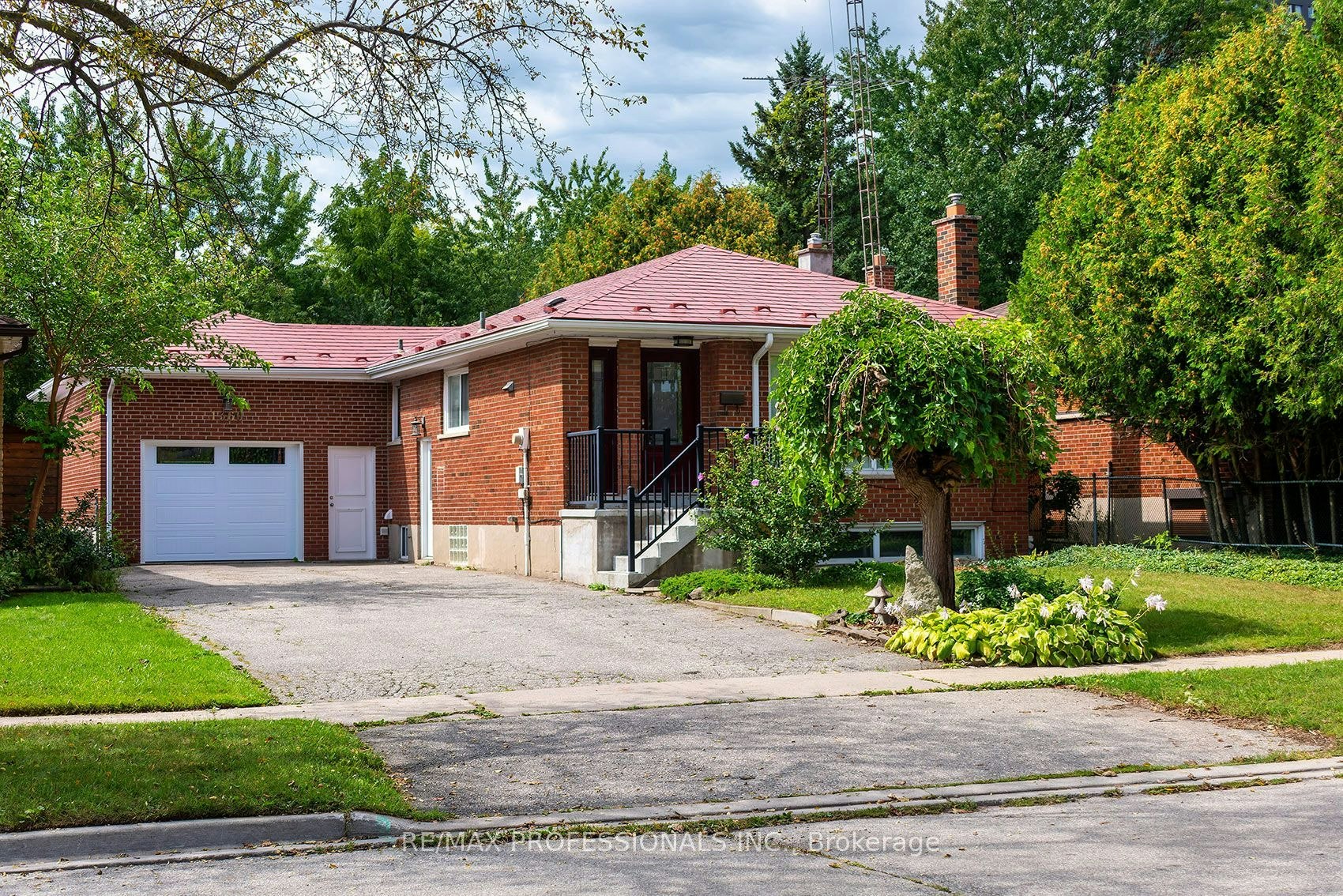 1360 Lewisham Drive, Mississauga, ON, L5J 3P9