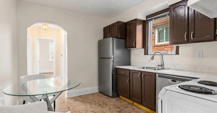38 Ypres Road, Toronto, ON, M6M 1N9 - 12