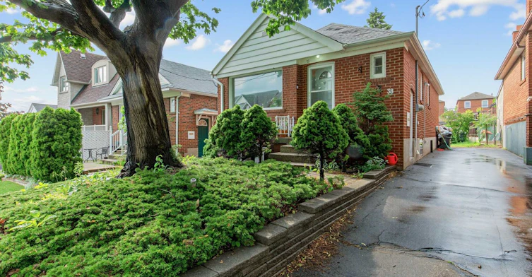 38 Ypres Road, Toronto, ON, M6M 1N9