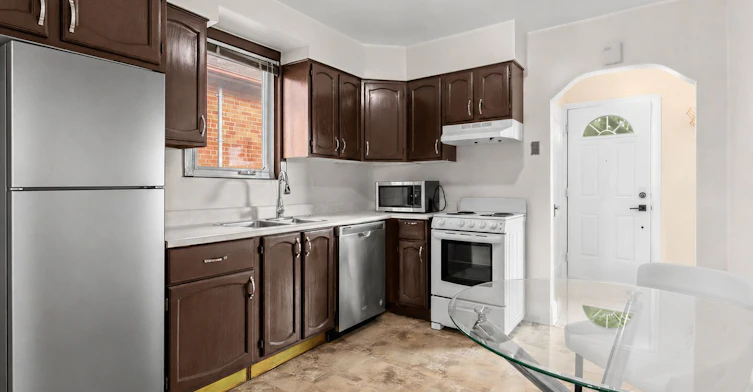 38 Ypres Road, Toronto, ON, M6M 1N9 - 11