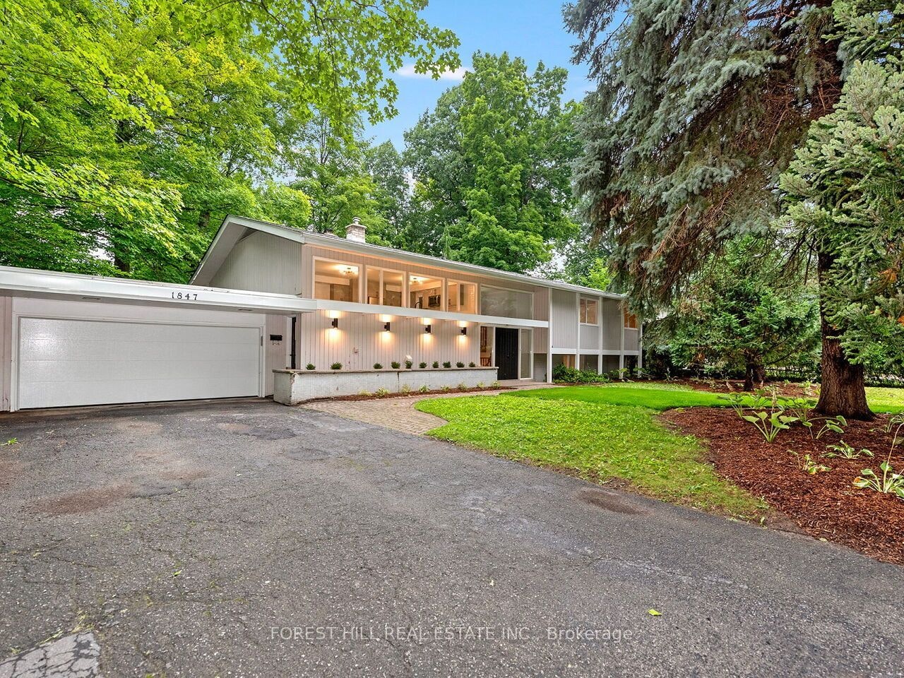 1847 Will Scarlett Drive, Mississauga, ON, L5K 1J6