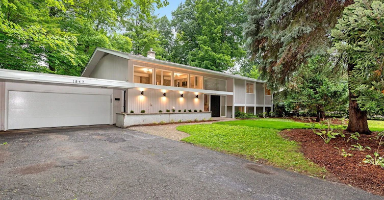 1847 Will Scarlett Drive, Mississauga, ON, L5K 1J6