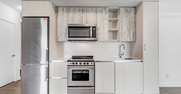 910-251 Manitoba Street, Toronto, ON, M8Y 0C7 - 9