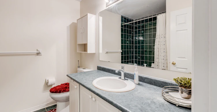 5677 Condor Place, Mississauga, ON, L5V 2J4 - 23