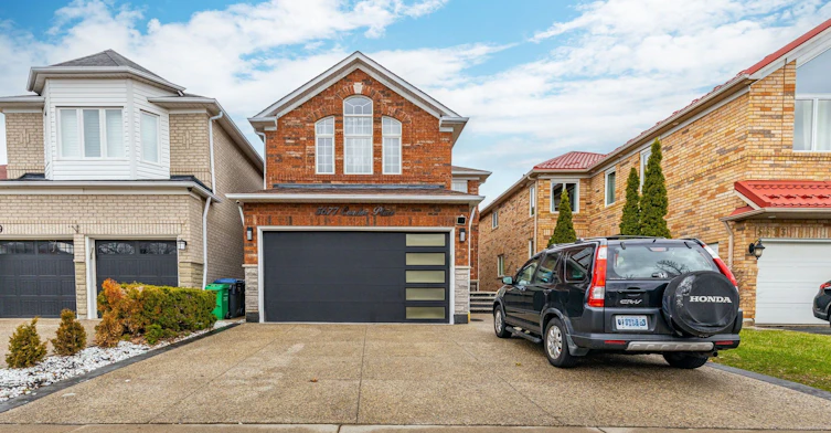 5677 Condor Place, Mississauga, ON, L5V 2J4