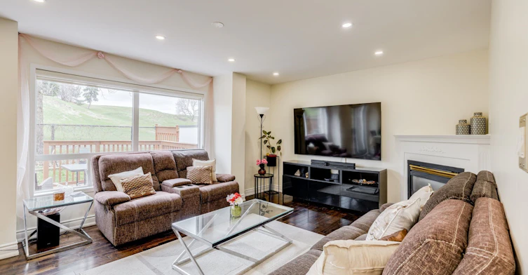 5677 Condor Place, Mississauga, ON, L5V 2J4 - 8