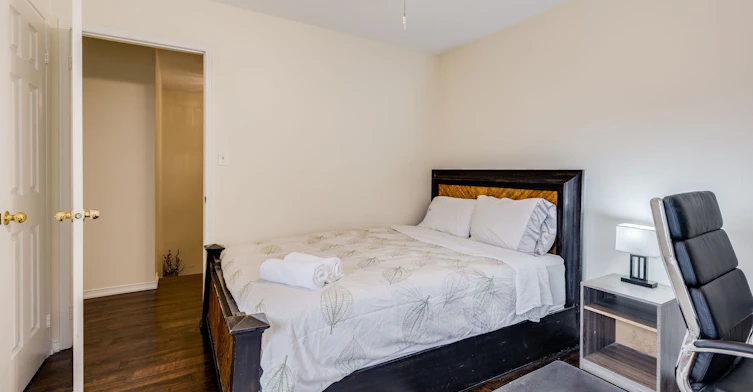 5677 Condor Place, Mississauga, ON, L5V 2J4 - 22