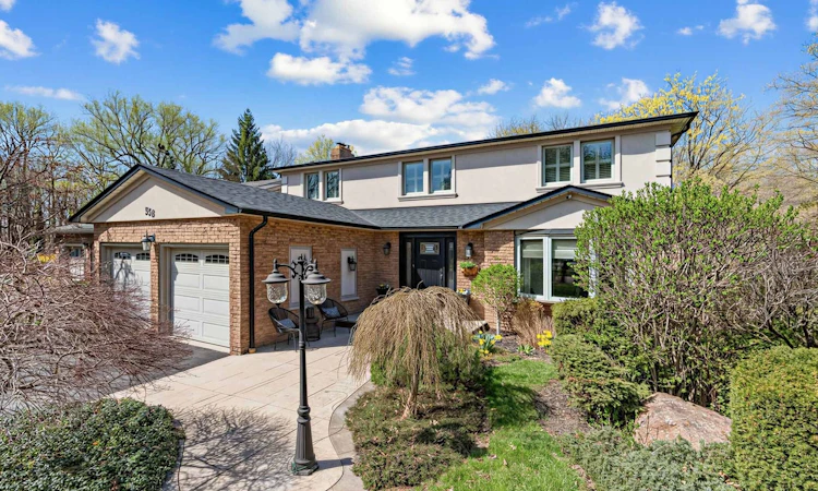 358 Kingsway Place