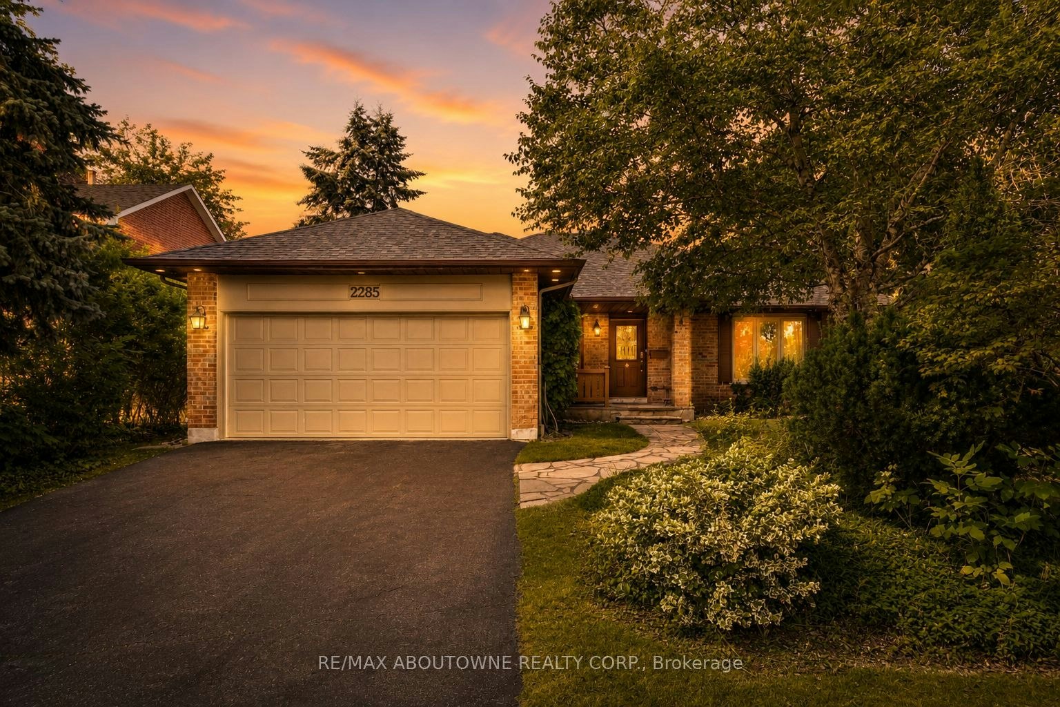 2285 Dunedin Road, Oakville, ON, L6J 5V4