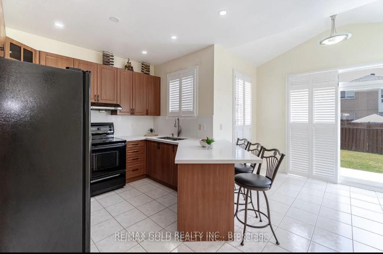 16 Mario Street, Brampton, ON, L6P 1N1 - 8